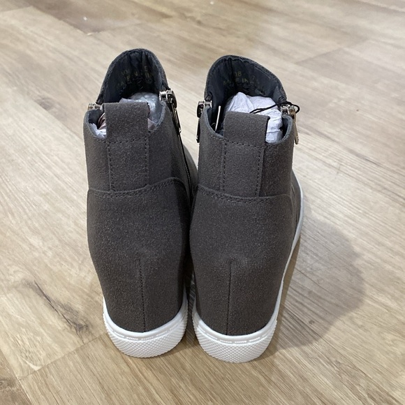 NEW Women’s Athlefit Hidden Wedge Sneakers - Picture 3 of 4